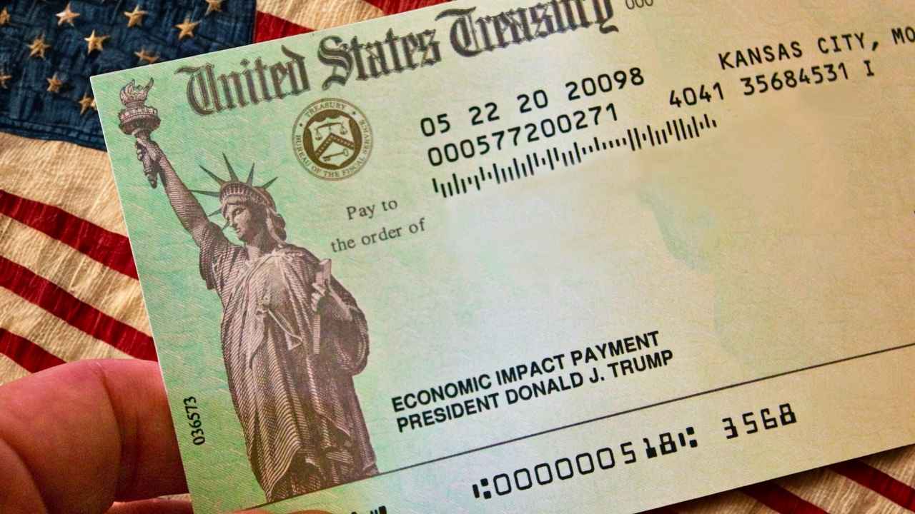 Trump afirma que el Congreso no puede frenar los cheques de estímulo de $2,000: ¿puede realmente cumplirlo?